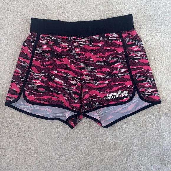 Herbalife Nutrition- pink camo workout shorts - Picture 1 of 3